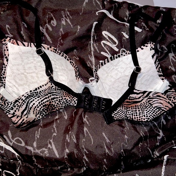 2/$20 🦓 🐆VS BIOFIT Animal Print WILD SPARKLE PADDED BRA!! *See video - Picture 6 of 7